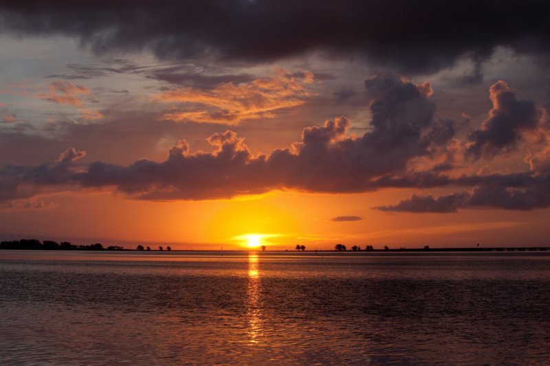 sunrise_2010-08-07_view_over_sunshine_skyway_causeway_DSC04227 sunrise_20100807_view_over_sunshine_skyway_causeway_dsc04227.jpg