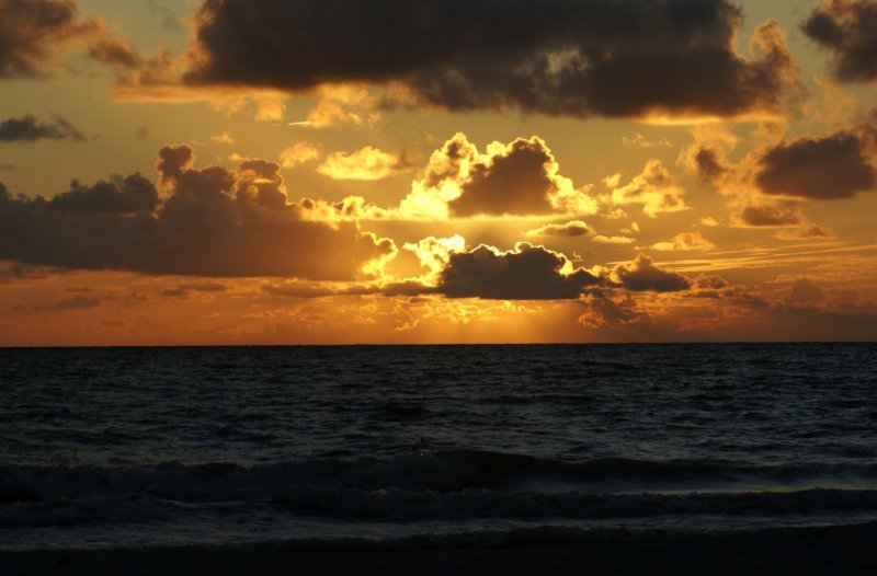 sunset_2009-09-27_st_pete_beach_louise_keith_DSC03949 sunset_20090927_st_pete_beach_louise_keith_dsc03949.jpg